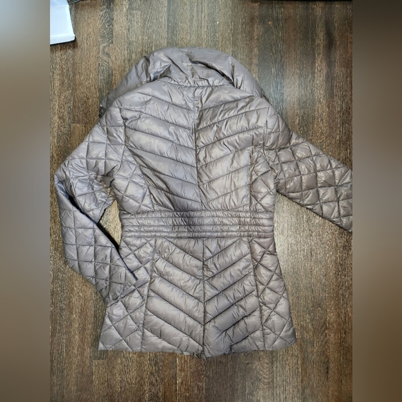 Lightweight Puffer- L - Picture 3 of 3